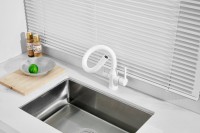 Смеситель для кухни BELZ B814 B76814-8 с гибким изливом, белый