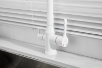 Смеситель для кухни BELZ B814 B76814-8 с гибким изливом, белый