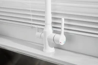Смеситель для кухни BELZ B814 B76814-8 с гибким изливом, белый