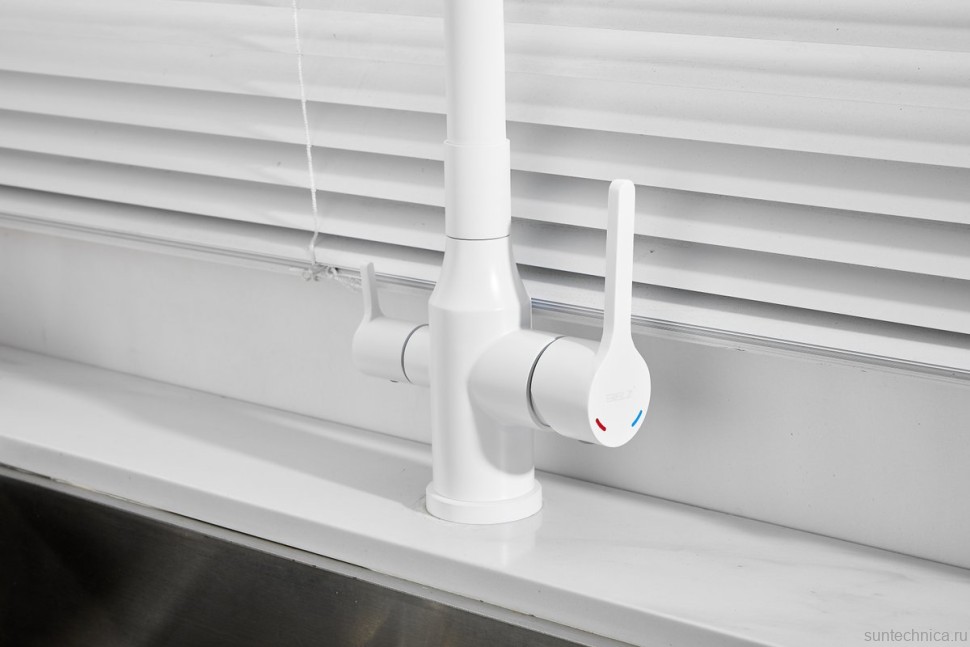 Смеситель для кухни BELZ B814 B76814-8 с гибким изливом, белый