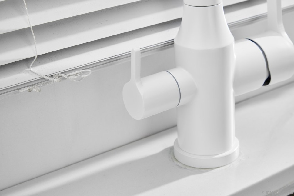 Смеситель для кухни BELZ B814 B76814-8 с гибким изливом, белый