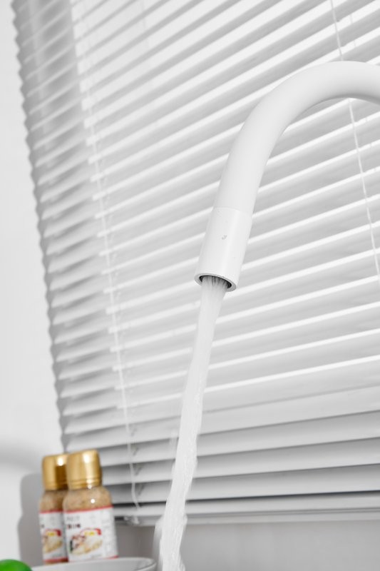 Смеситель для кухни BELZ B814 B76814-8 с гибким изливом, белый