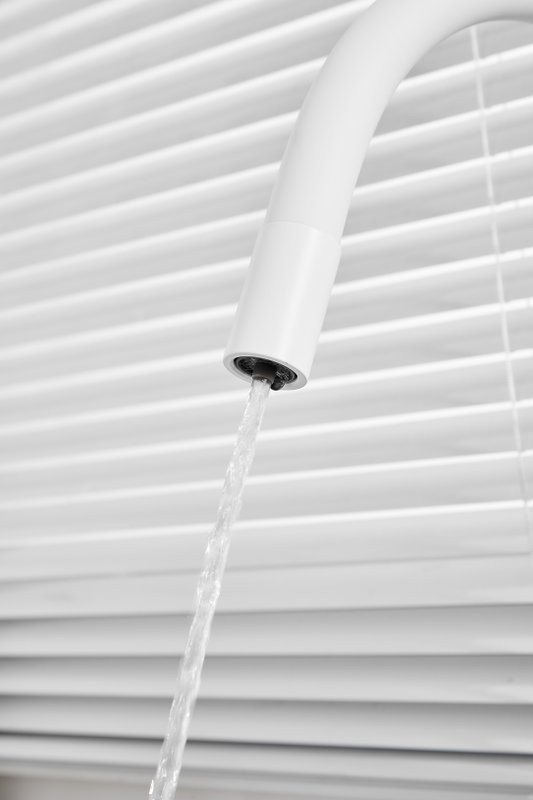 Смеситель для кухни BELZ B814 B76814-8 с гибким изливом, белый