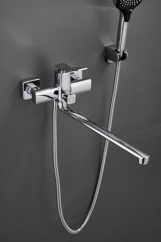 Смеситель с длинным изливом для ванны BELZ B618 B22618 хром