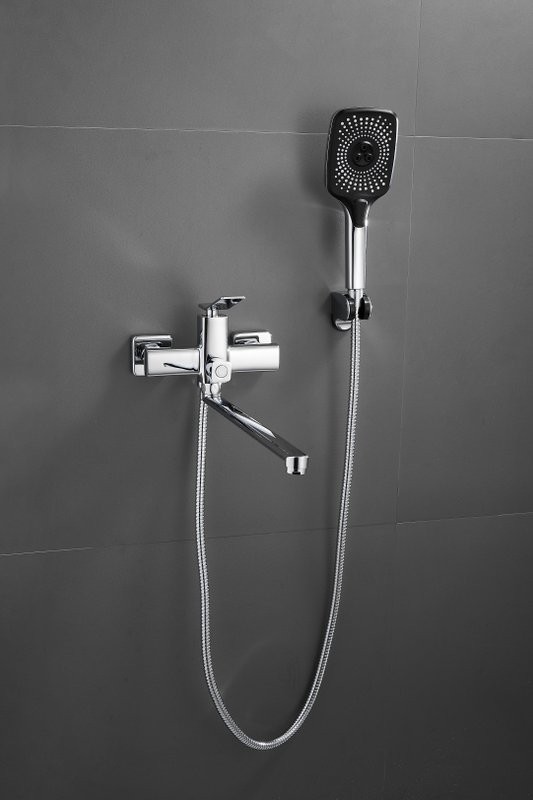 Смеситель с длинным изливом для ванны BELZ B618 B22618 хром