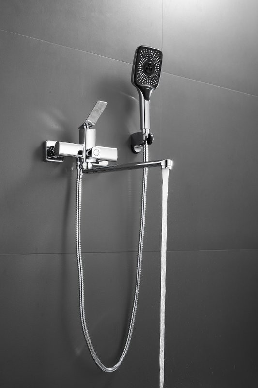 Смеситель с длинным изливом для ванны BELZ B618 B22618 хром