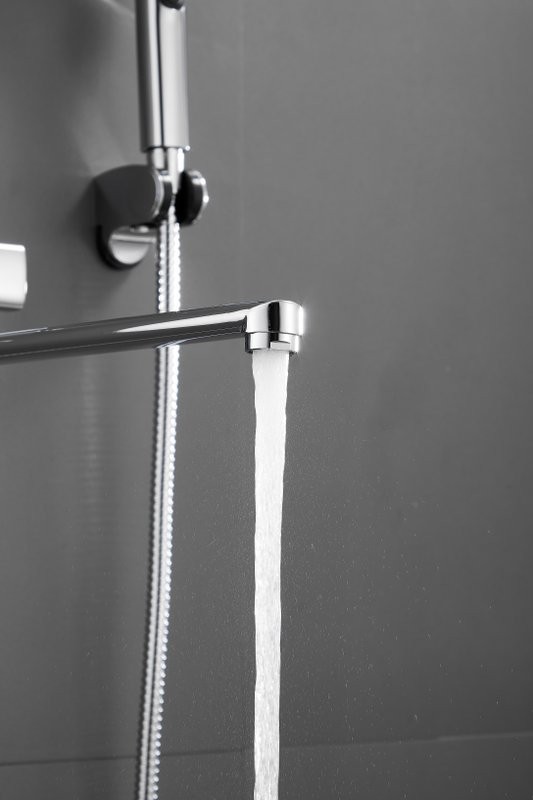 Смеситель с длинным изливом для ванны BELZ B618 B22618 хром