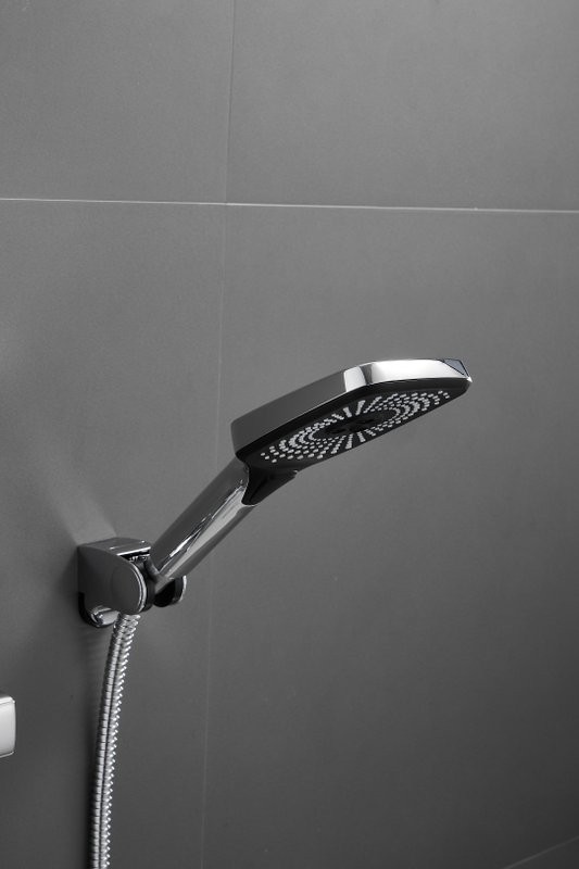 Смеситель с длинным изливом для ванны BELZ B618 B22618 хром