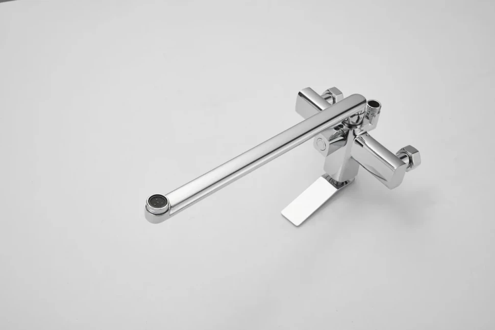 Смеситель с длинным изливом для ванны BELZ B618 B22618 хром