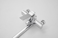 Смеситель с длинным изливом для ванны BELZ B618 B22618 хром