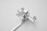 Смеситель с длинным изливом для ванны BELZ B618 B22618 хром