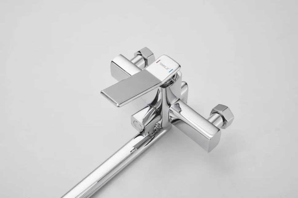 Смеситель с длинным изливом для ванны BELZ B618 B22618 хром