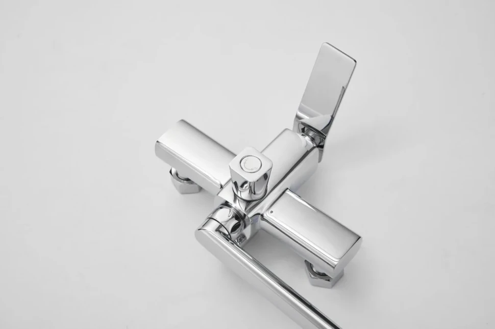 Смеситель с длинным изливом для ванны BELZ B618 B22618 хром