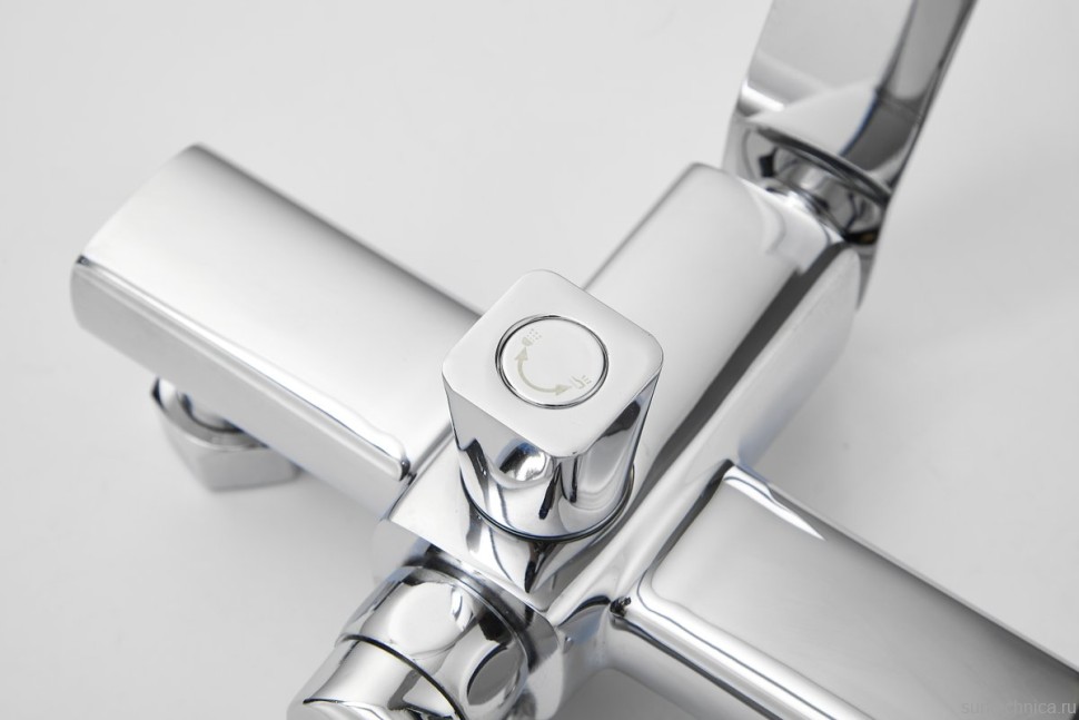 Смеситель с длинным изливом для ванны BELZ B618 B22618 хром