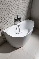Акриловая ванна Allen Brau Priority 5 R 160x80 см, правая, пристенная, белая, асимметричная, на ножках, с экраном, со сливом-переливом