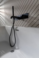Акриловая ванна Allen Brau Priority 5 R 160x80 см, правая, пристенная, белая, асимметричная, на ножках, с экраном, со сливом-переливом