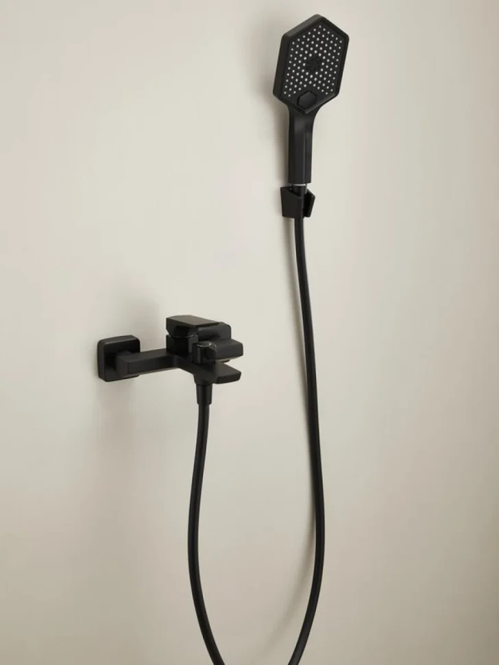 Смеситель для ванны с душем Haiba HB60726-7 черный