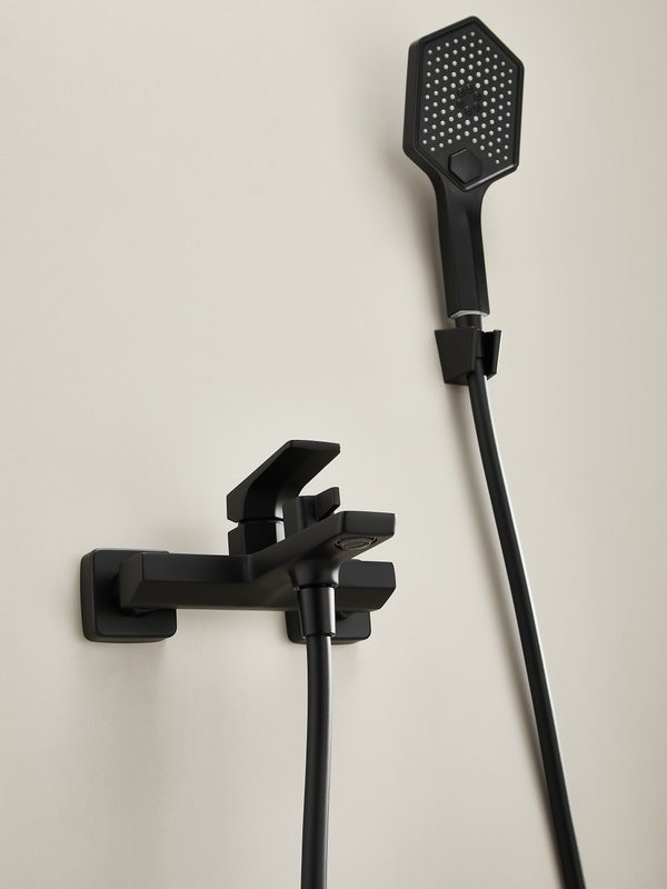Смеситель для ванны с душем Haiba HB60726-7 черный