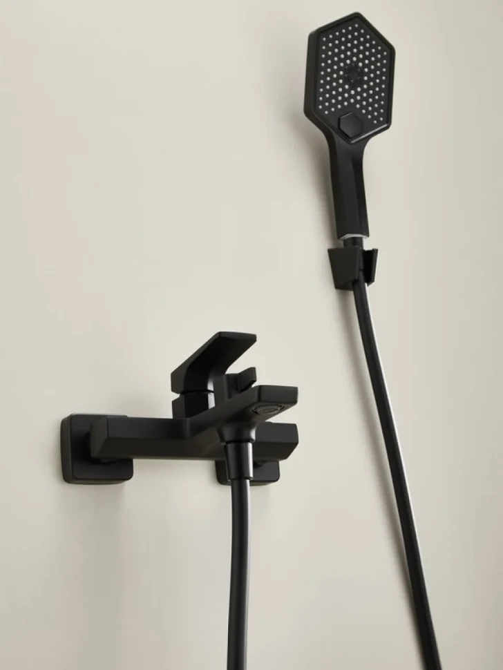 Смеситель для ванны с душем Haiba HB60726-7 черный