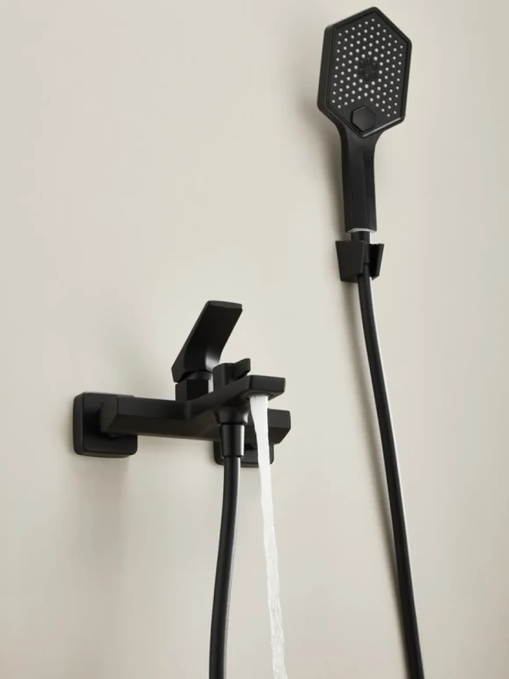 Смеситель для ванны с душем Haiba HB60726-7 черный