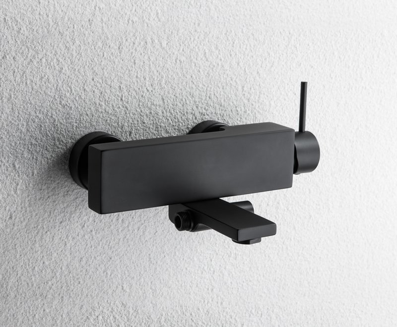 Смеситель для ванны с душем Bravat Arc F66061K-01A-ENG черный матовый