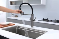 Смеситель для кухни Paulmark Nexus Diamond Nd613999-GM с гибким изливом, вороненая сталь