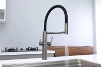 Смеситель для кухни Paulmark Nexus Diamond Nd613999-GM с гибким изливом, вороненая сталь