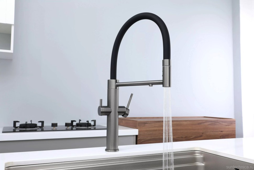 Смеситель для кухни Paulmark Nexus Diamond Nd613999-GM с гибким изливом, вороненая сталь