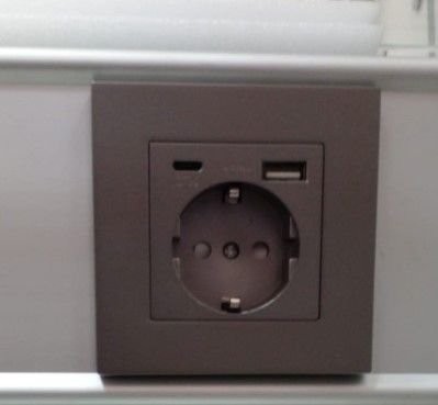 Зеркальный шкаф Esbano ES-3810D 100х70см для ванной с инфракрасным выключателем, с подогревом большой дверки, с крючком для фена, с LED-подсветкой корпуса и внутренней подсветкой двух отделов