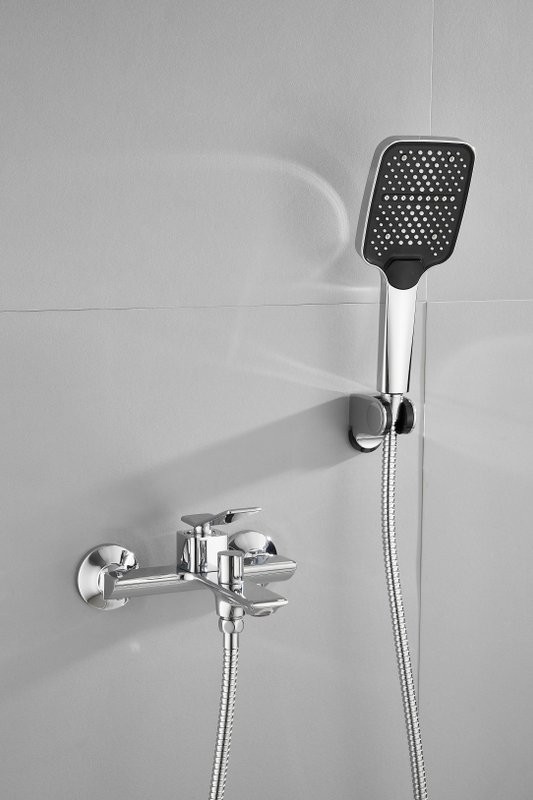 Смеситель для ванны с душем BELZ B618 B60618 хром
