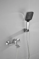 Смеситель для ванны с душем BELZ B618 B60618 хром Смеситель для ванны с душем BELZ B618 B60618 хром