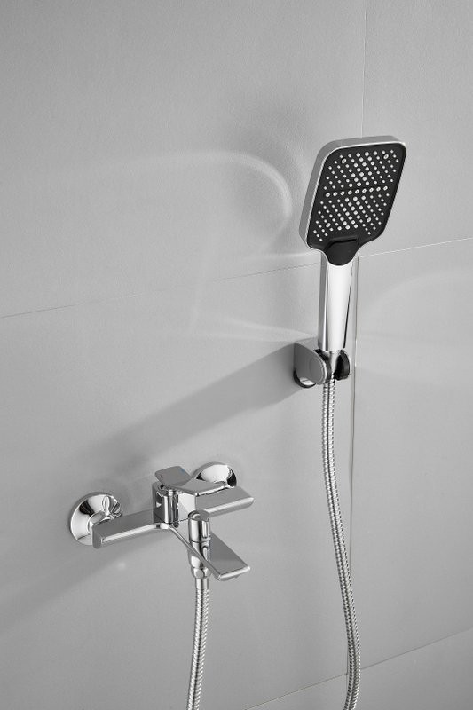 Смеситель для ванны с душем BELZ B618 B60618 хром