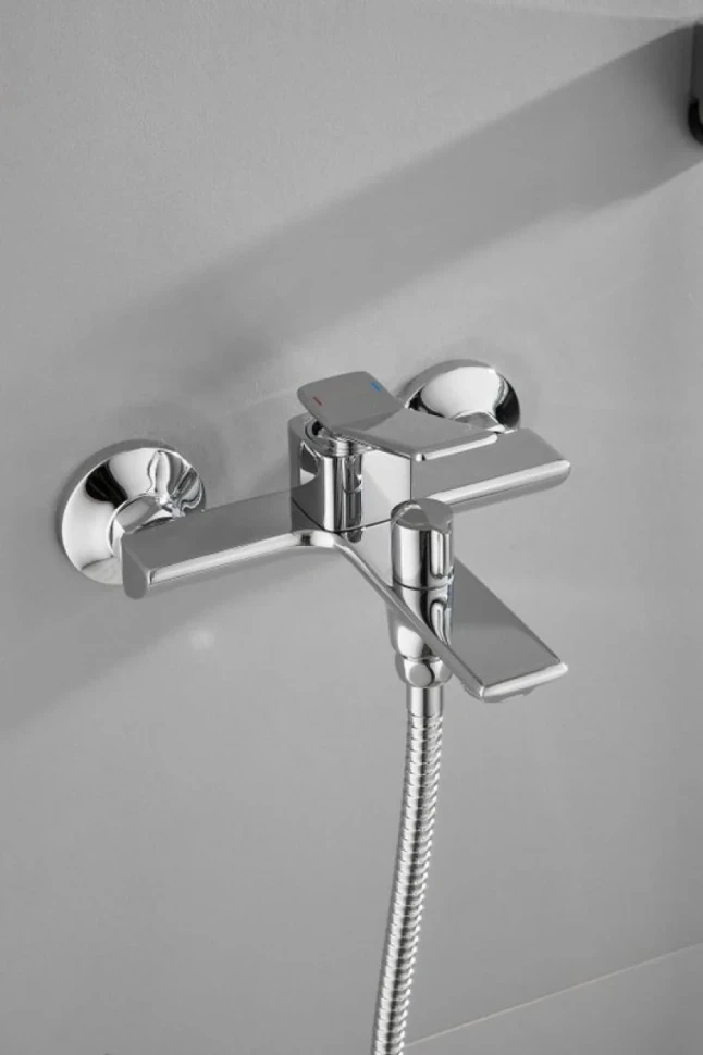 Смеситель для ванны с душем BELZ B618 B60618 хром