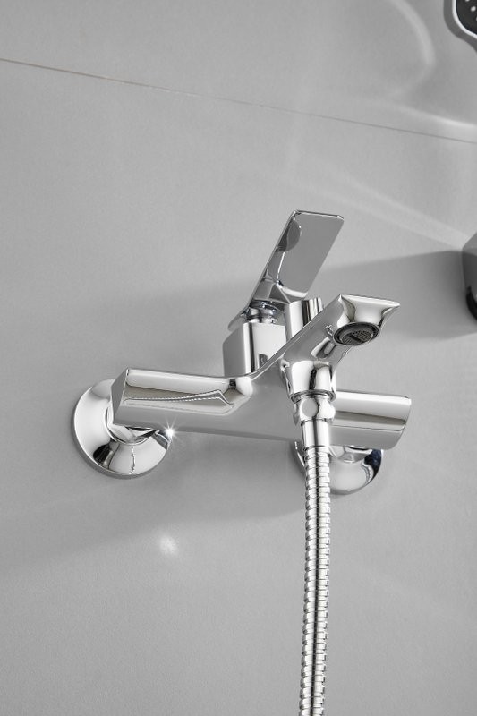 Смеситель для ванны с душем BELZ B618 B60618 хром
