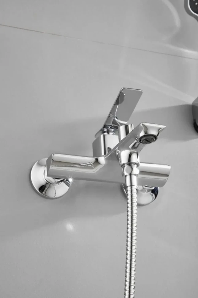 Смеситель для ванны с душем BELZ B618 B60618 хром