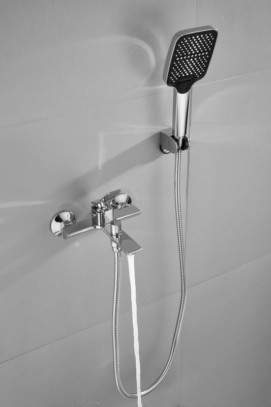 Смеситель для ванны с душем BELZ B618 B60618 хром