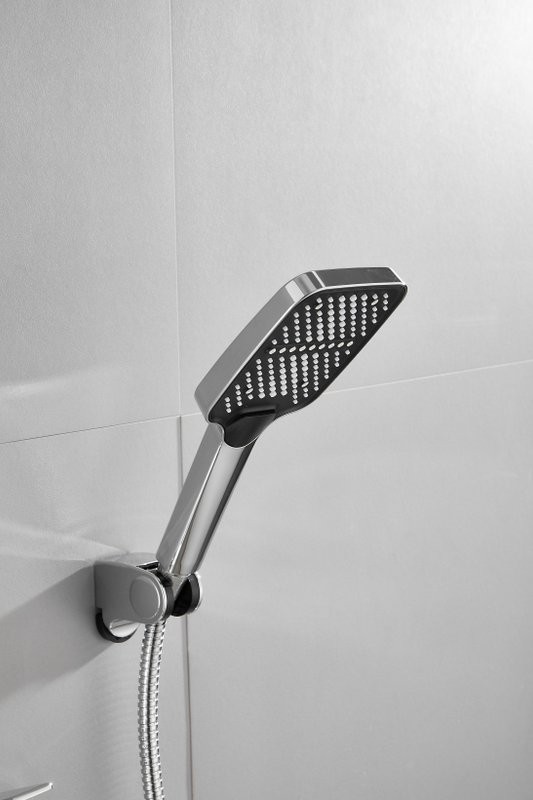 Смеситель для ванны с душем BELZ B618 B60618 хром