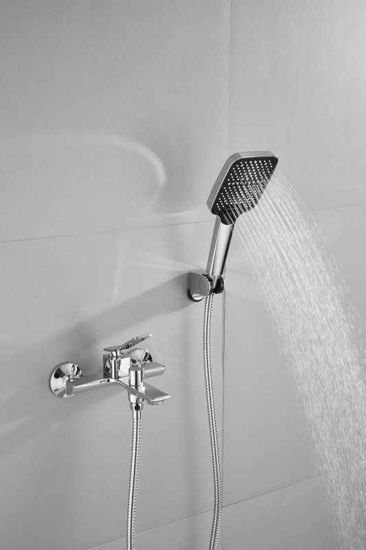 Смеситель для ванны с душем BELZ B618 B60618 хром