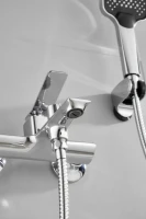 Смеситель для ванны с душем BELZ B618 B60618 хром Смеситель для ванны с душем BELZ B618 B60618 хром