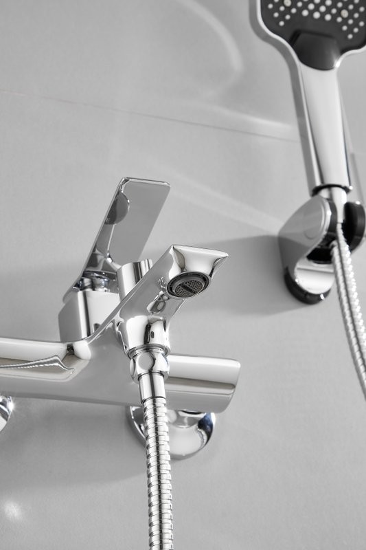Смеситель для ванны с душем BELZ B618 B60618 хром