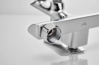 Смеситель для ванны с душем BELZ B618 B60618 хром Смеситель для ванны с душем BELZ B618 B60618 хром