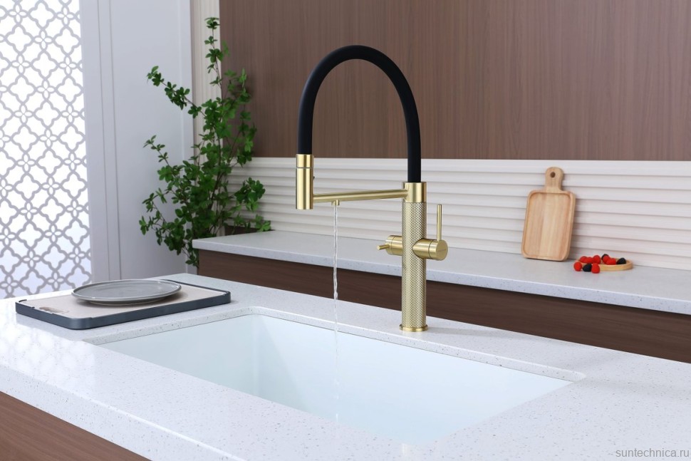 Смеситель для кухни Paulmark Nexus Diamond Nd613999-LG с гибким изливом, светлое золото