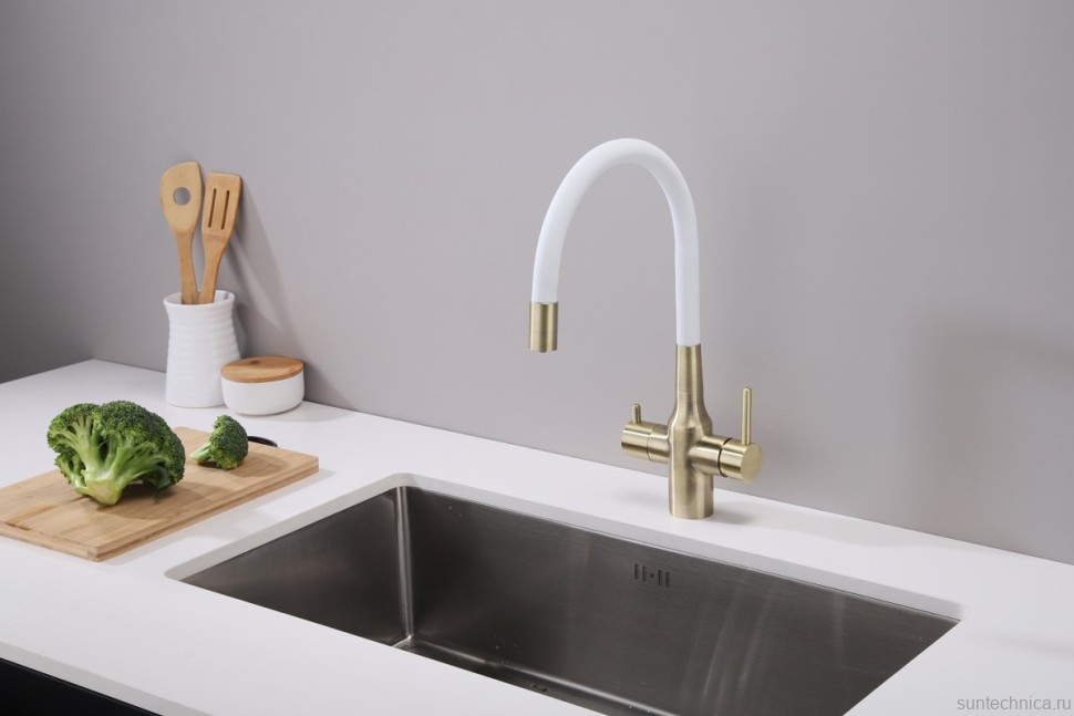 Смеситель для кухни Paulmark Salix 213419-BRw, бронза, белый, с гибким изливом