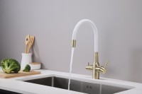 Смеситель для кухни Paulmark Salix 213419-BRw, бронза, белый, с гибким изливом