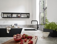 Комплект Смеситель Hansgrohe Talis M54 72806670 матовый черный + Фартук черный