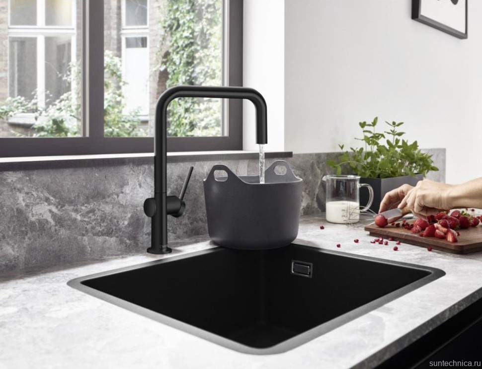 Комплект Смеситель Hansgrohe Talis M54 72806670 матовый черный + Фартук черный