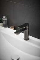 Смеситель для раковины BELZ B507 B10572-3 оружейная сталь Смеситель для раковины BELZ B507 B10572-3 оружейная сталь