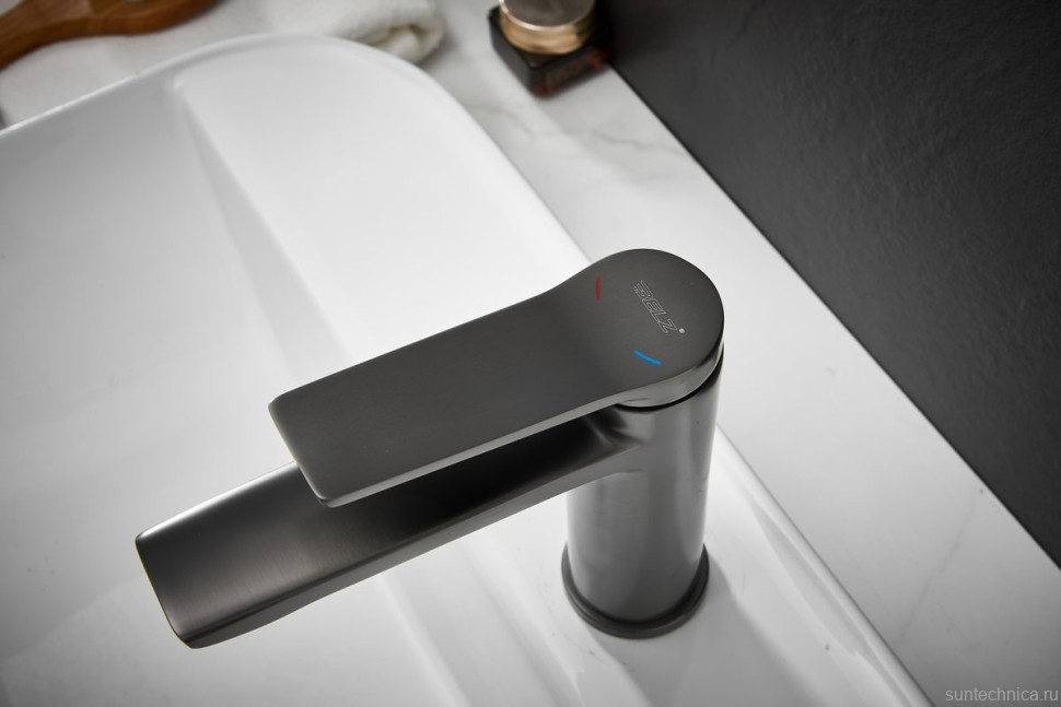 Смеситель для раковины BELZ B507 B10572-3 оружейная сталь