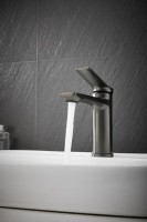 Смеситель для раковины BELZ B507 B10572-3 оружейная сталь Смеситель для раковины BELZ B507 B10572-3 оружейная сталь