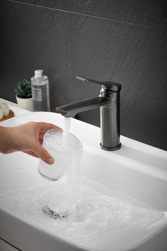 Смеситель для раковины BELZ B507 B10572-3 оружейная сталь